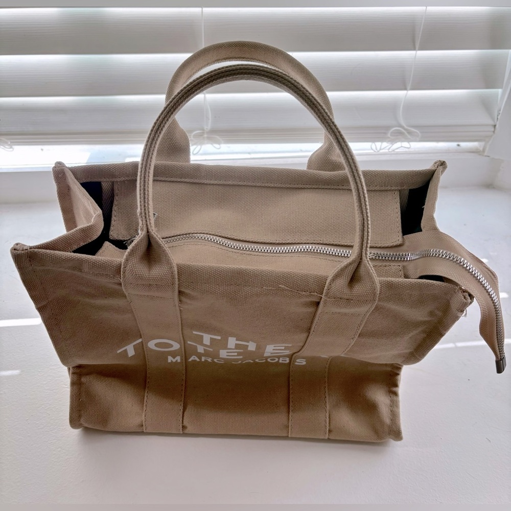 NWOT Marc Jacobs Beige Canvas Medium Tote bag - Picture 7 of 9